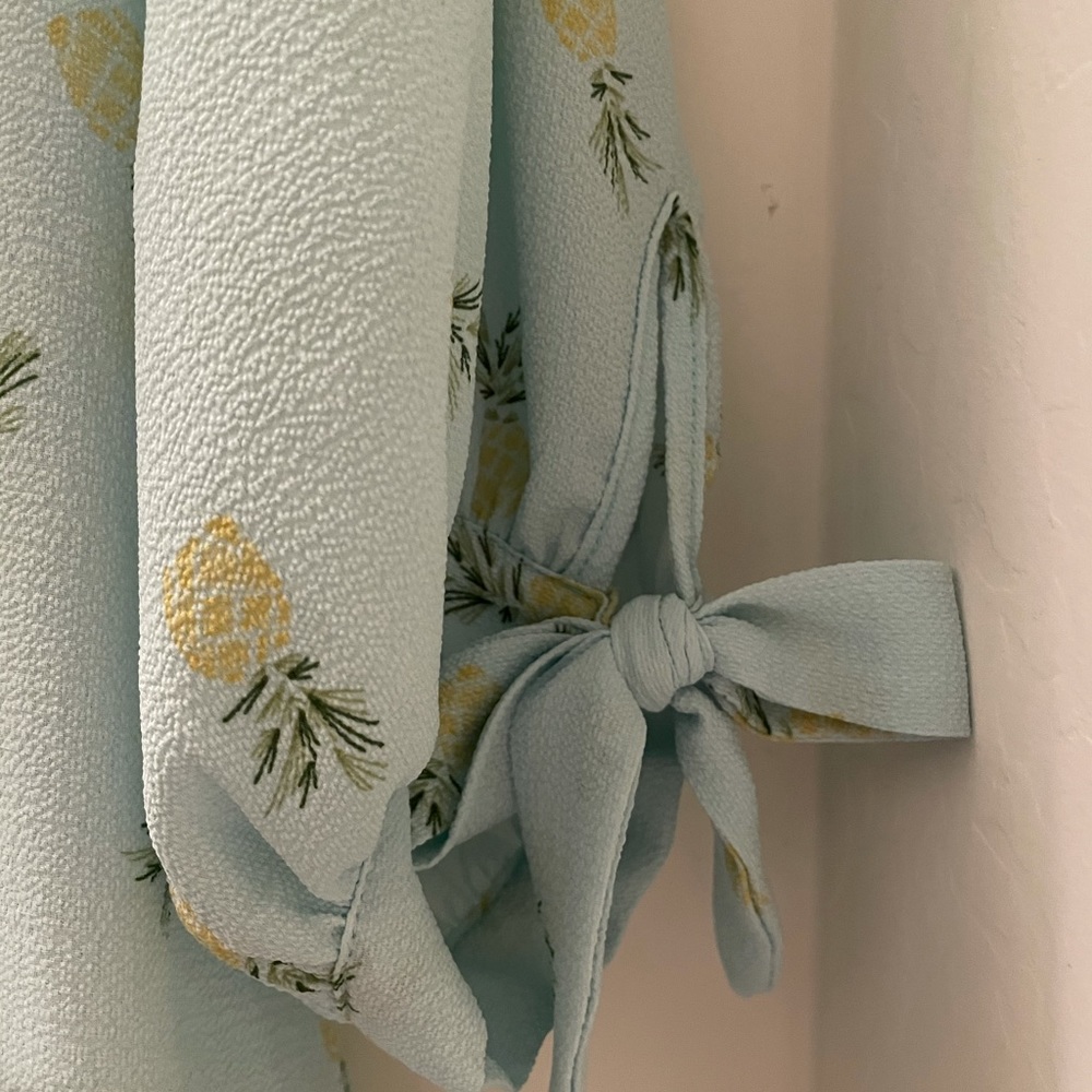 Charming Charlie spring top NWOT.